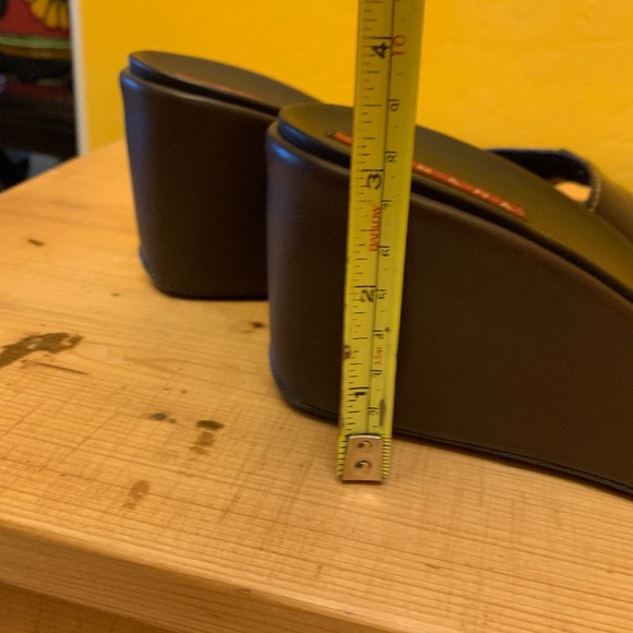 Like New!  Prada leather sandals - Picture 9 of 12